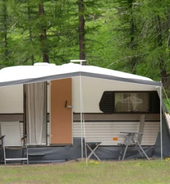 cuanto cuesta instalar un sistema solar para una vivienda pequeña o una caravana